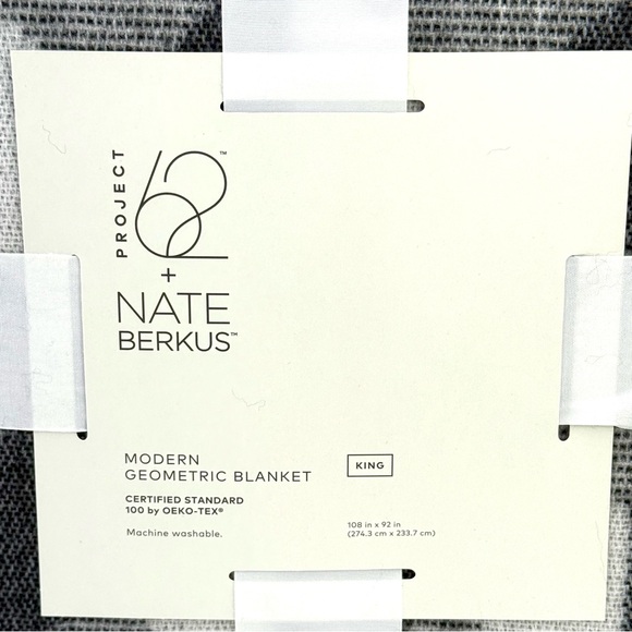 Project 62 X Nate Berkus Gray White Modern Geometric King Size Blanket NWT - Picture 3 of 10